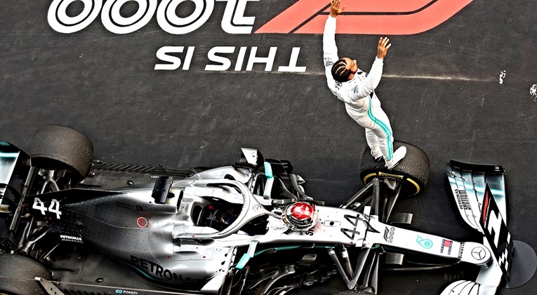 Hamilton u prvom zavoju prestigao Bottasa i pobijedio u Kini, cirkus u Ferrariju